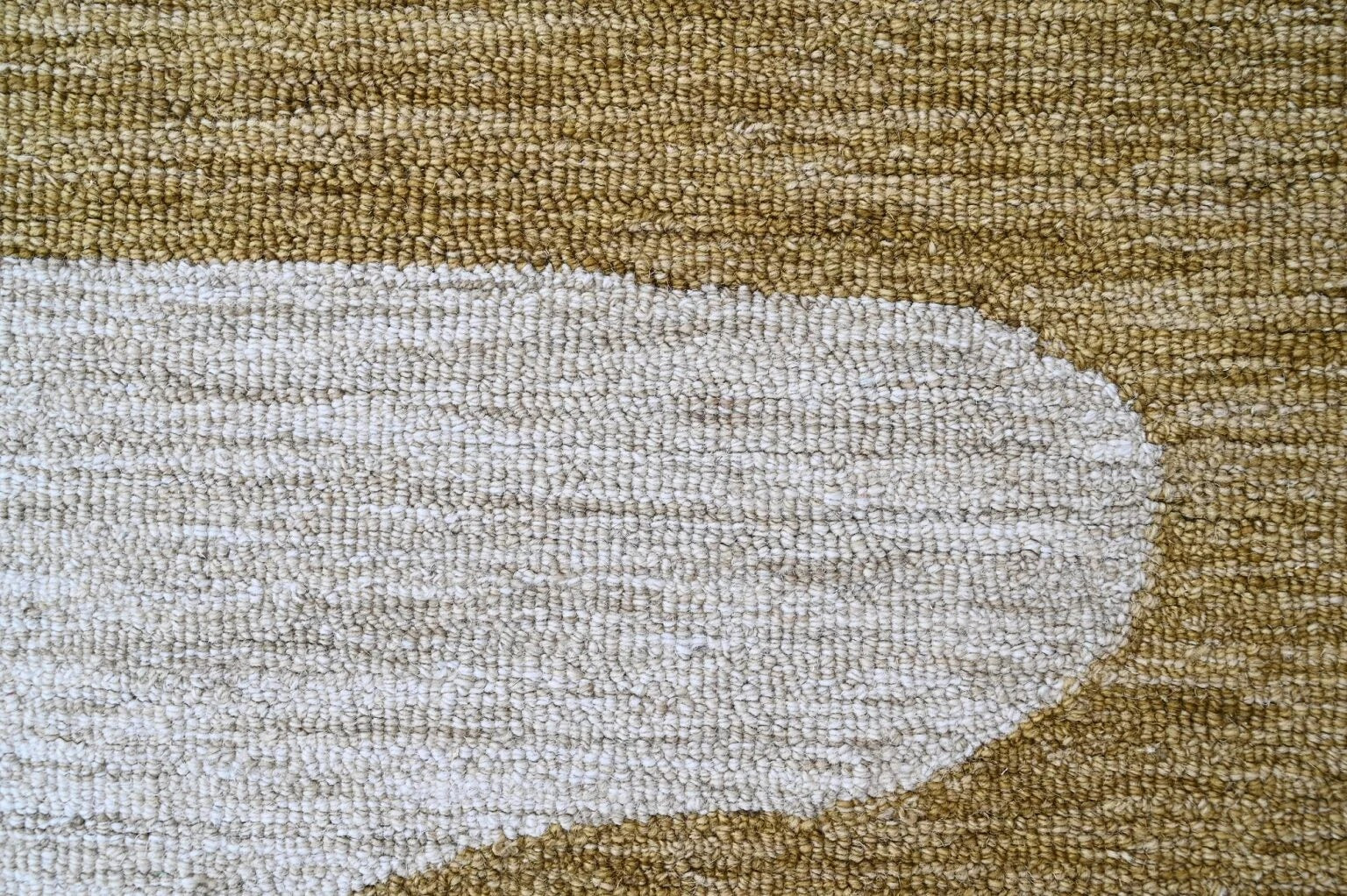 WHITE MUSTARD RUG
